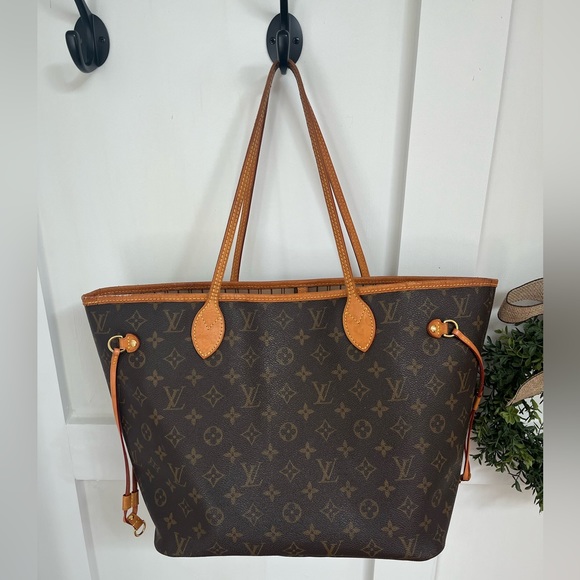 Louis Vuitton Handbags - Louis Vuitton Monogram Neverfull MM
